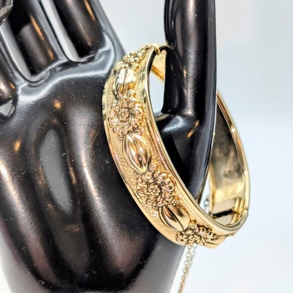 VTG Repousse Art Nouveau Raised Floral Design Gold Tone Bangle Bracelet Safety - Picture 1 of 5